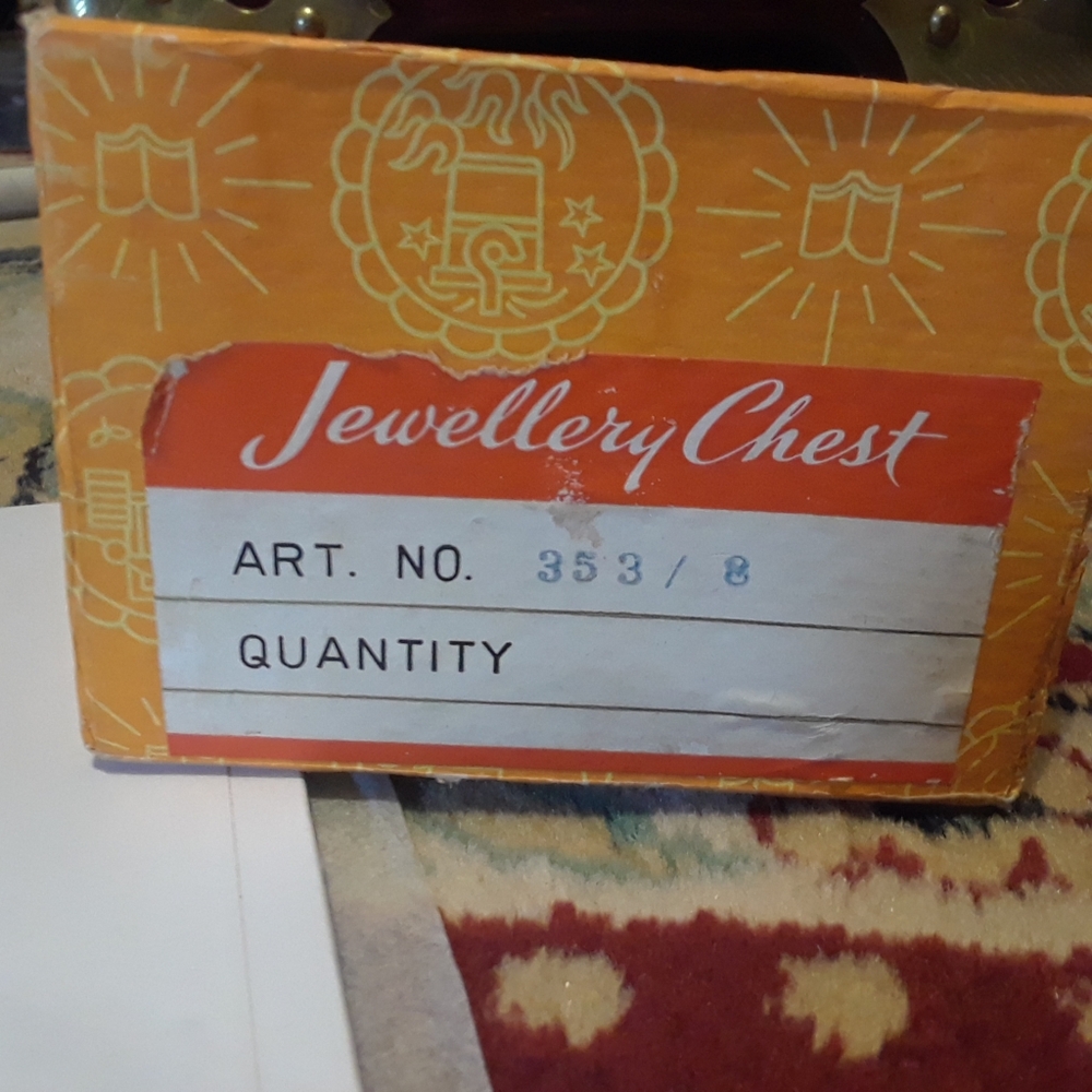 Jewelry chest